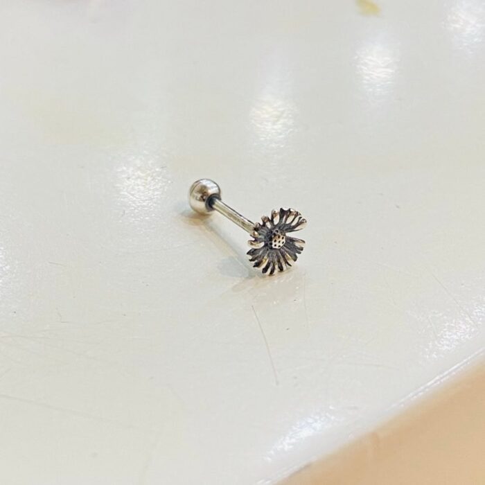 Khuyên tai bạc 925, họa tiết hoa hướng dương, chốt vặn bi KCV9.110 - Hình ảnh 3