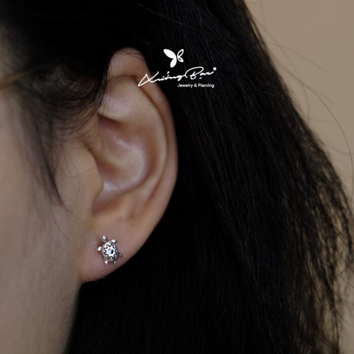Khuyên nụ bạc 925, họa tiết hình chú rùa mai bạc, chốt cánh bướm KNT37.75 - Hình ảnh 3