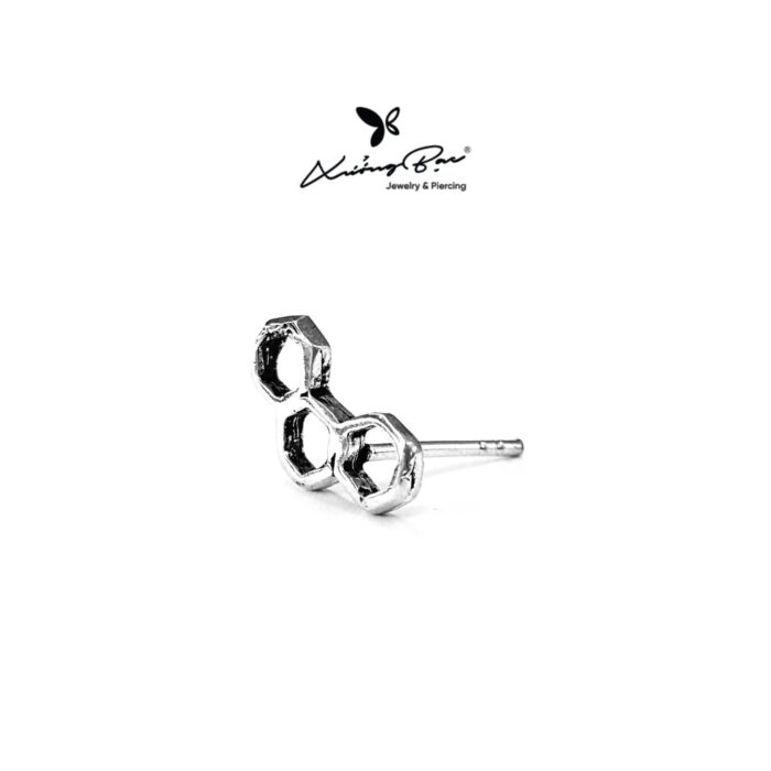 Khuyên nụ bạc 925, họa tiết hình tổ ong, chốt cánh bướm KNT9.80 - Hình ảnh 2