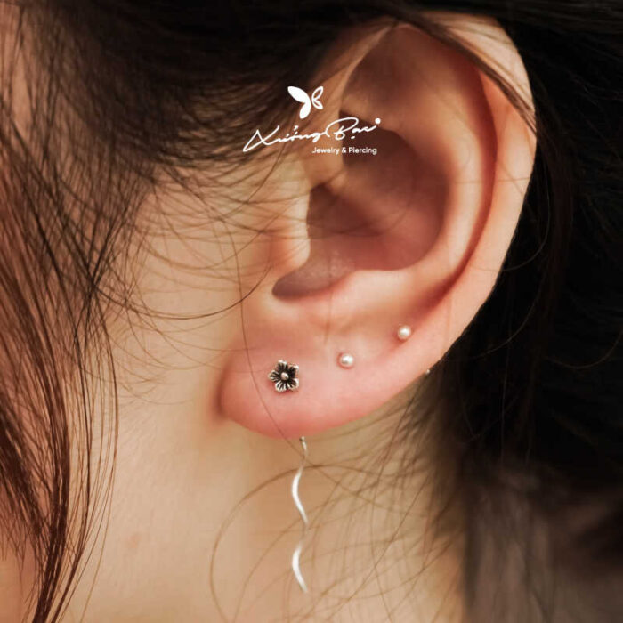 Khuyên nụ bạc 925, họa tiết hình hoa đào rơi KNT17.90 - Hình ảnh 4
