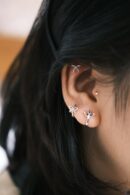 Khuyên tai bạc 925 thiết kế vòng, họa tiết nơ trắng đen KVNT125